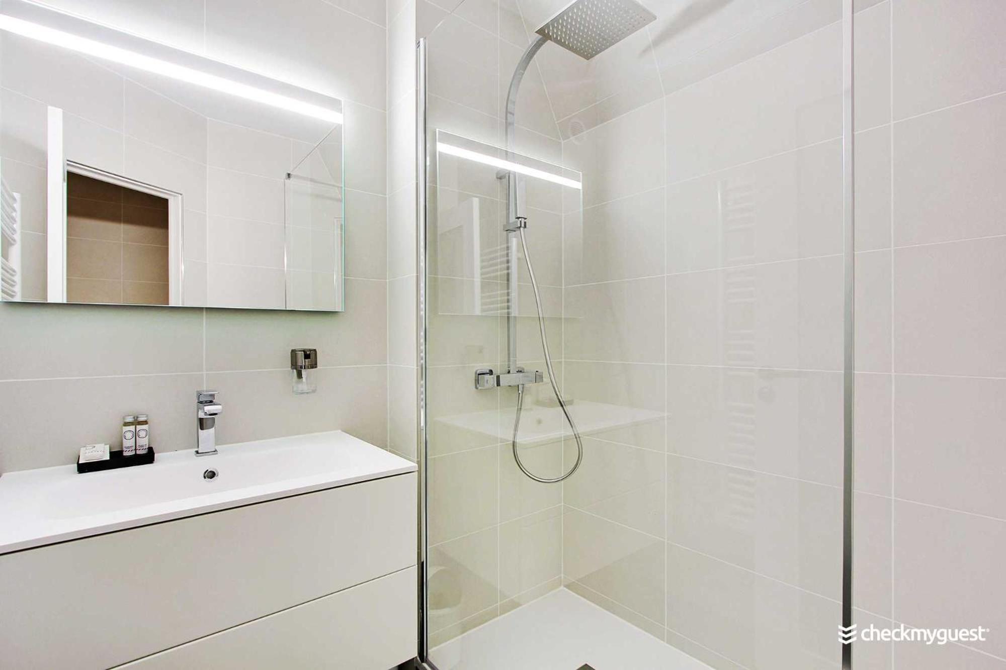 Authentic Apartment - 2Br-6P - Le Marais Париж Екстериор снимка